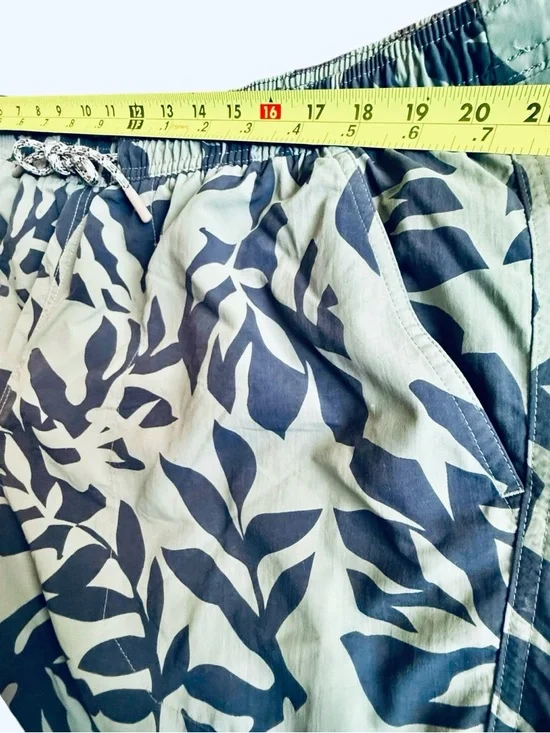 Men's 2XL Green Leaf tropical Print Swim Trunks - Lightweight Beach Shorts - Picture 5 of 10